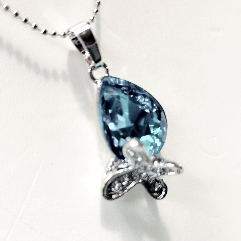 Necklace with Teardrop shaped Pendant